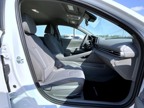 Certified 2025 Hyundai Elantra SE image 16