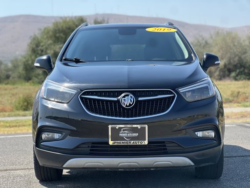 Used 2019 Buick Encore Essence image 2