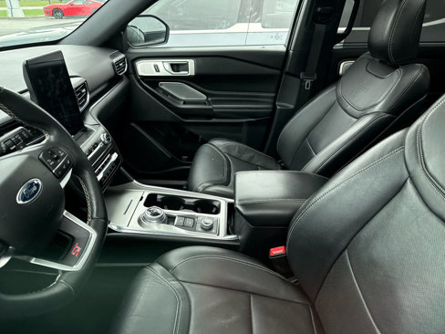 Used 2020 Ford Explorer ST w/ Premium Technology Package image 6
