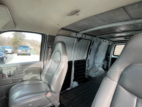 Used 2007 Chevrolet Express 2500 image 9