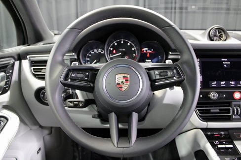 Certified 2025 Porsche Macan image 26
