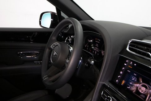 Used 2022 Bentley Bentayga image 54
