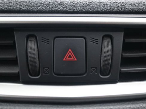 Used 2016 Nissan Rogue SV image 15