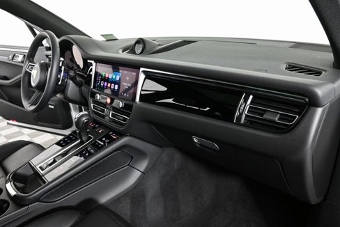 Certified 2025 Porsche Macan image 24
