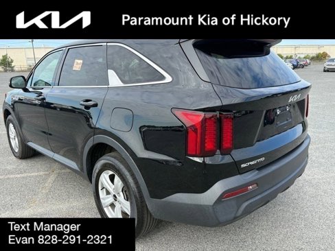 Used 2023 Kia Sorento LX image 3