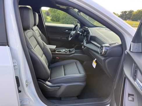 New 2026 Chevrolet Equinox LT w/ Convenience Package II image 9
