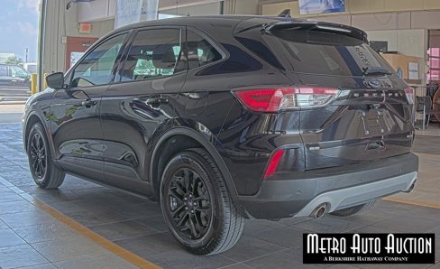 Used 2020 Ford Escape SE Sport image 2