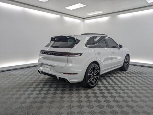 Certified 2024 Porsche Cayenne image 9