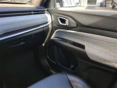 Certified 2024 Jeep Compass Latitude image 19