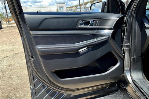 Used 2018 Ford Explorer XLT w/ Equipment Group 202A image 19