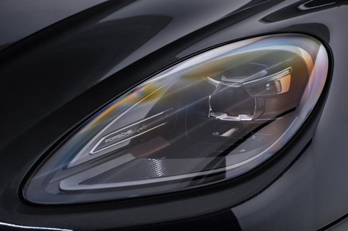 Certified 2024 Porsche Macan image 7