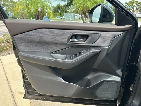 Used 2022 Nissan Rogue SV image 23