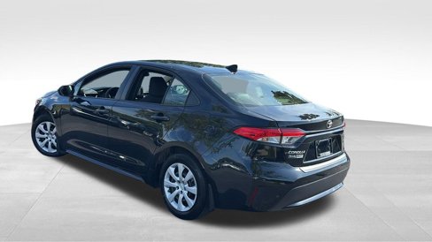 Used 2021 Toyota Corolla LE image 5