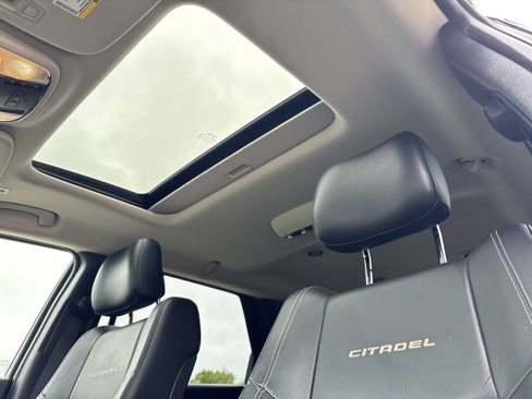 Used 2018 Dodge Durango Citadel w/ Technology Group image 7