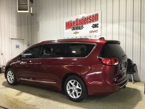 Used 2017 Chrysler Pacifica Touring-L Plus image 3