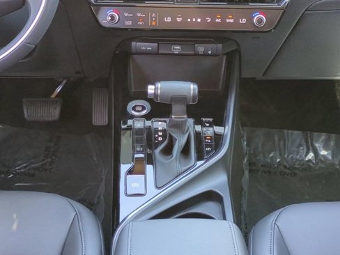 Used 2024 Kia Niro EX image 17