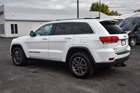 Used 2019 Jeep Grand Cherokee Laredo w/ 18" Wheel & 8.4" Radio Group image 5