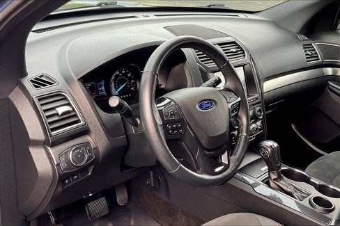 Used 2018 Ford Explorer XLT w/ Equipment Group 202A image 16