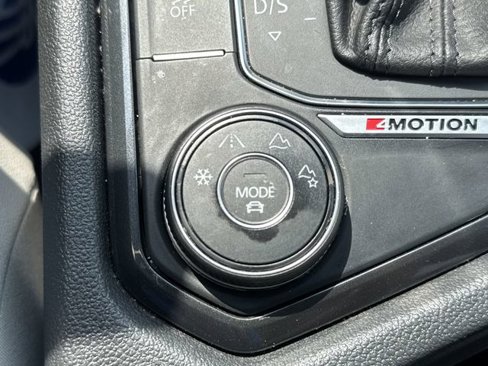 Used 2018 Volkswagen Tiguan SEL w/ 3rd Row Seat Package image 23