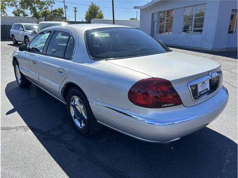 Used 2000 Lincoln Continental image 3
