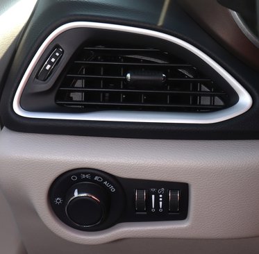 Used 2023 Chrysler Voyager LX image 26
