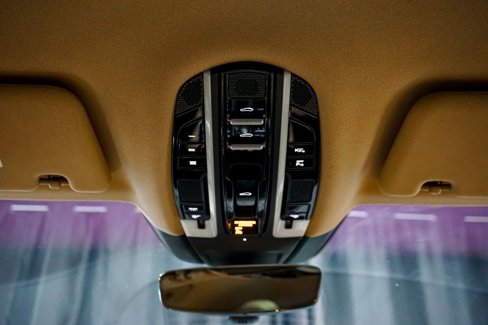 Used 2018 Porsche Panamera image 31