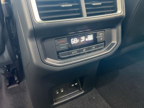 New 2025 Volkswagen Atlas Peak Edition SE image 28