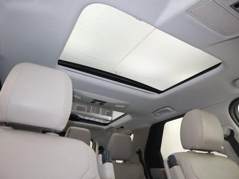 Used 2020 Land Rover Discovery Landmark image 18