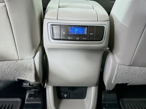 Used 2015 Toyota Highlander XLE image 28