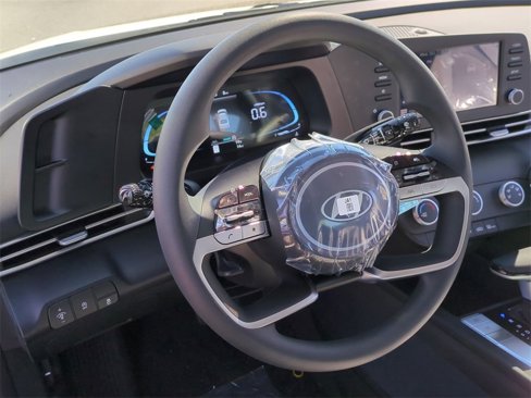 New 2025 Hyundai Elantra SE image 13