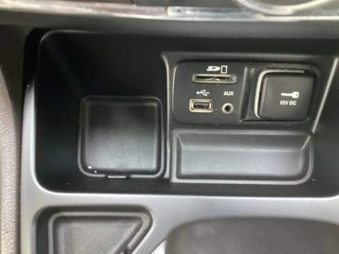 Used 2017 Jeep Cherokee Overland w/ Technology Group image 22