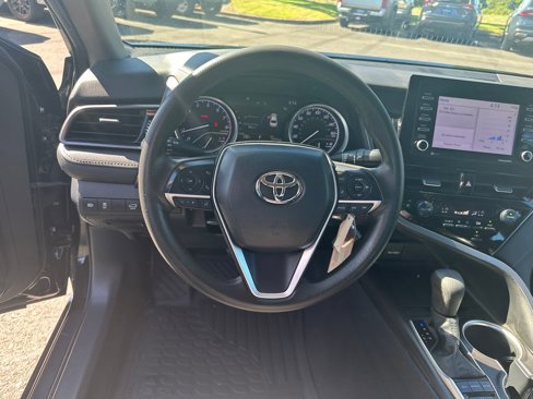 Used 2022 Toyota Camry LE image 19