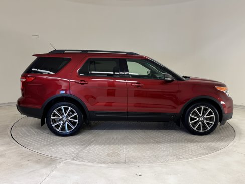 Used 2015 Ford Explorer XLT w/ Equipment Group 202B image 4