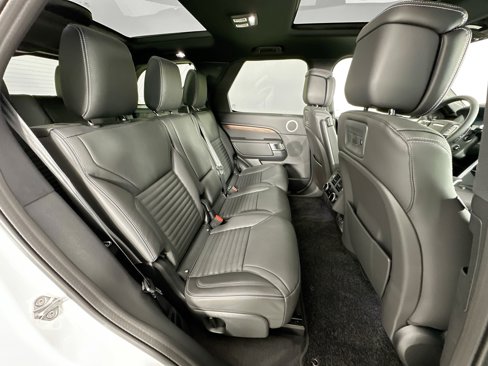 Certified 2025 Land Rover Discovery Dynamic SE image 25