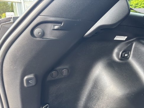 Used 2022 Jeep Cherokee Trailhawk w/ Premium Leather Package image 32