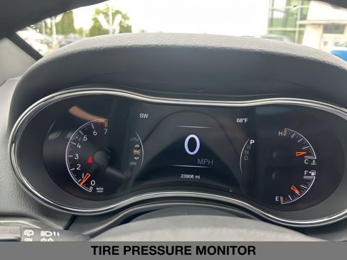 Used 2018 Jeep Grand Cherokee Altitude image 21