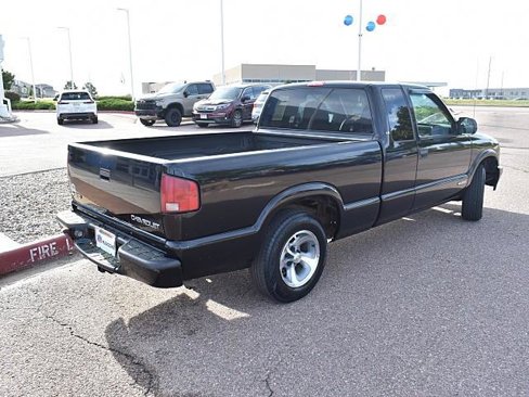 Used 2001 Chevrolet S10 Pickup LS w/ Preferred Equipment Group image 6
