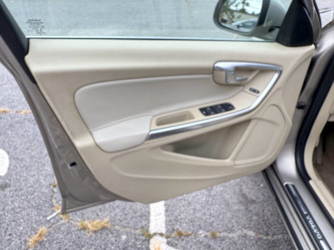 Used 2014 Volvo S60 T5 image 17