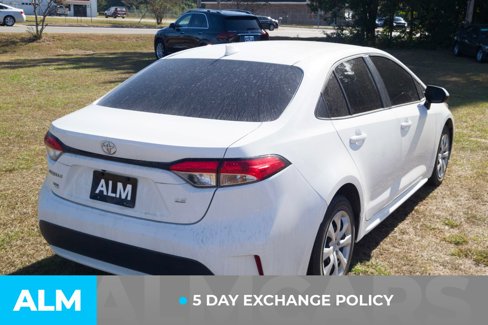 Used 2022 Toyota Corolla LE image 4
