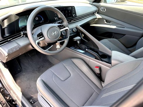 Used 2024 Hyundai Elantra SE image 15