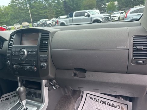 Used 2010 Nissan Pathfinder SE w/ SE Premium Journey Pkg image 6