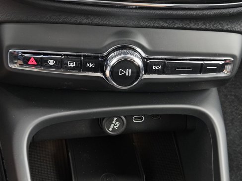 New 2026 Volvo XC40 B5 Ultra w/ Protection Package Premier image 19