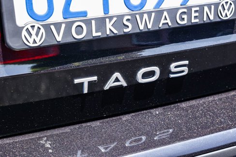 Certified 2022 Volkswagen Taos S image 8