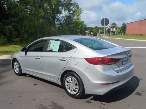 Used 2018 Hyundai Elantra SE image 11