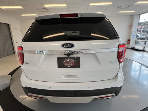 Used 2017 Ford Explorer XLT image 52