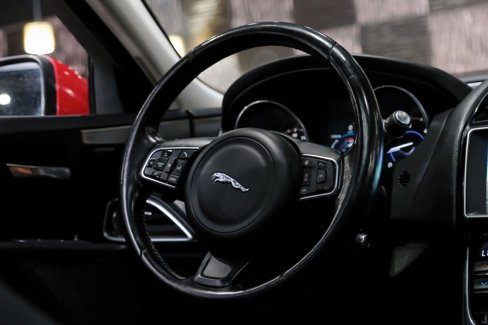 Used 2017 Jaguar XE Prestige image 15