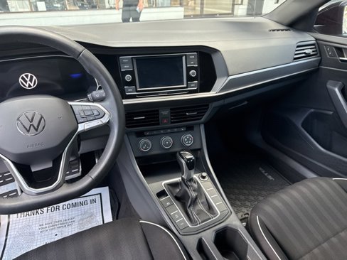 Used 2024 Volkswagen Jetta Sport image 9