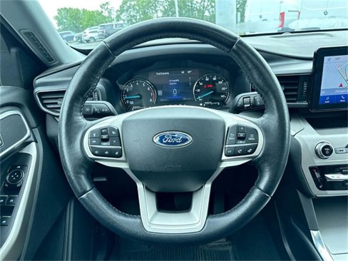 Used 2022 Ford Explorer XLT w/ Equipment Group 202A image 16