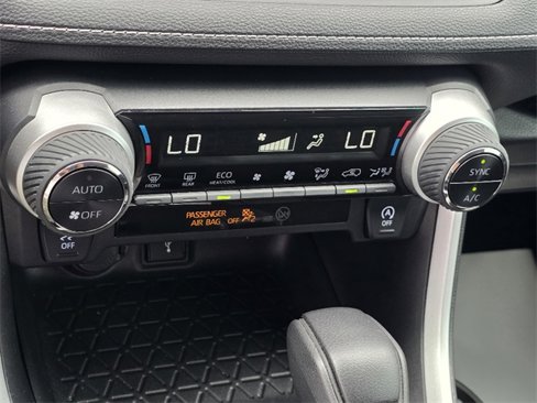 Used 2021 Toyota RAV4 XLE image 18
