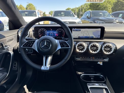 Used 2025 Mercedes-Benz CLA 250 4MATIC image 12